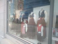 Une boutique de vêtements "traditionnels" -très probablement attrape-touristes, mais au moins c'est sympa à regarder-, puis une photo de l'un des restaurants à l'américaine, que j'avais zappé lors de mon premier passage.