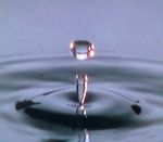 Une goutte d'eau filmée au ralenti en 10 000 images/seconde