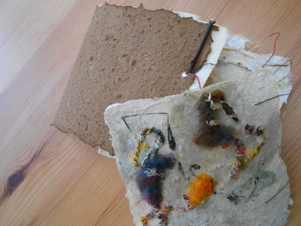 livre en fibre de bambou , textiles et inclusions diverses , couverture en champignon 