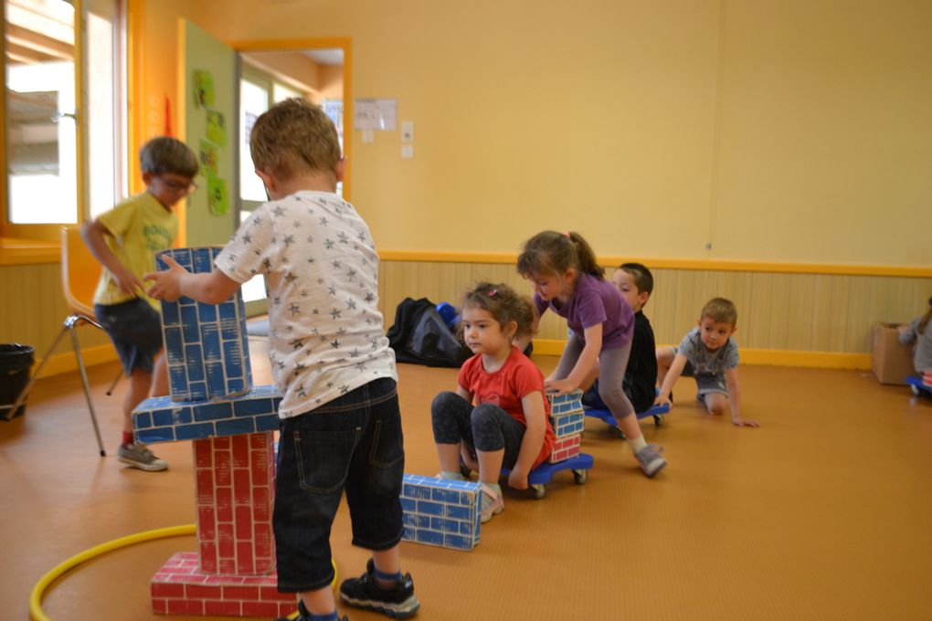 Et pendant ce temps, les autres sont en activités en classe...