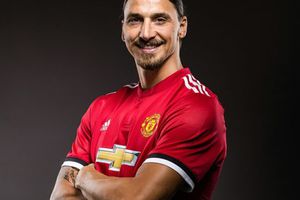 Zlatan Ibrahimovic Signs New Deal With Manchester United