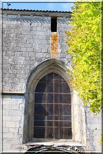 Diaporama église fortifiée de Pérignac (Charente Maritime)