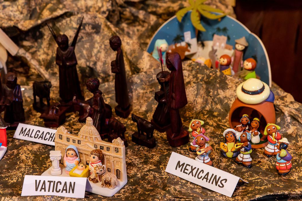 Exposition de crèches « d’ici et d’ailleurs » et de santons de Provence en l’église de St Jacques de Roquefort.