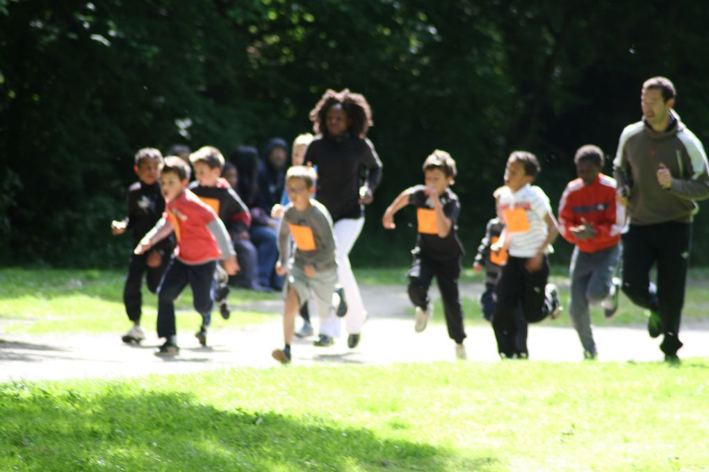 Vues du cross organisé par les parents et professionnels des écoles  Condorcet, avec l'appui du Centre socio-culturel du Tillay et de ses bénévoles, le 25 mai 2013.