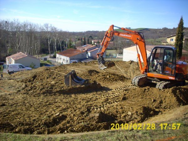 Travaux de préparation du terrain avant le démarage de la construction.