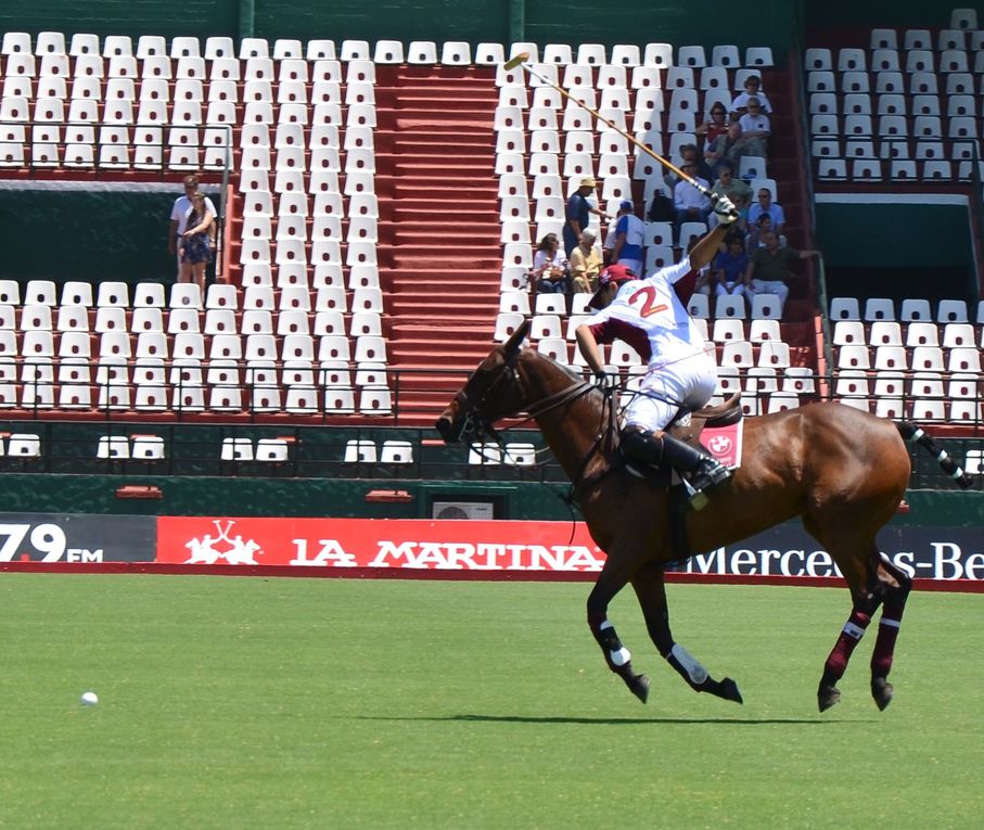 Le Polo est à l'Argentine ce le Basket est aux Américains.
Leurs équipes sont les meilleures du monde. Aussi je fus, par chance, spectateur du match où jouait la meilleure équipe du monde...