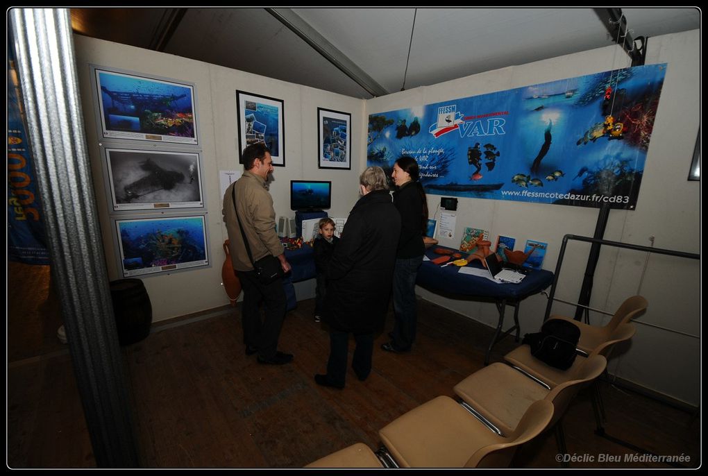 En présence du maire M. Politi et du responsable des ports, le "Coeur de la mer" 2012 a été inauguré ce soir. Une exposition Déclic Bleu Méditerranée couvre une partie des murs. De nombreux scolaires viendront une nouvelle fois découvrir la r