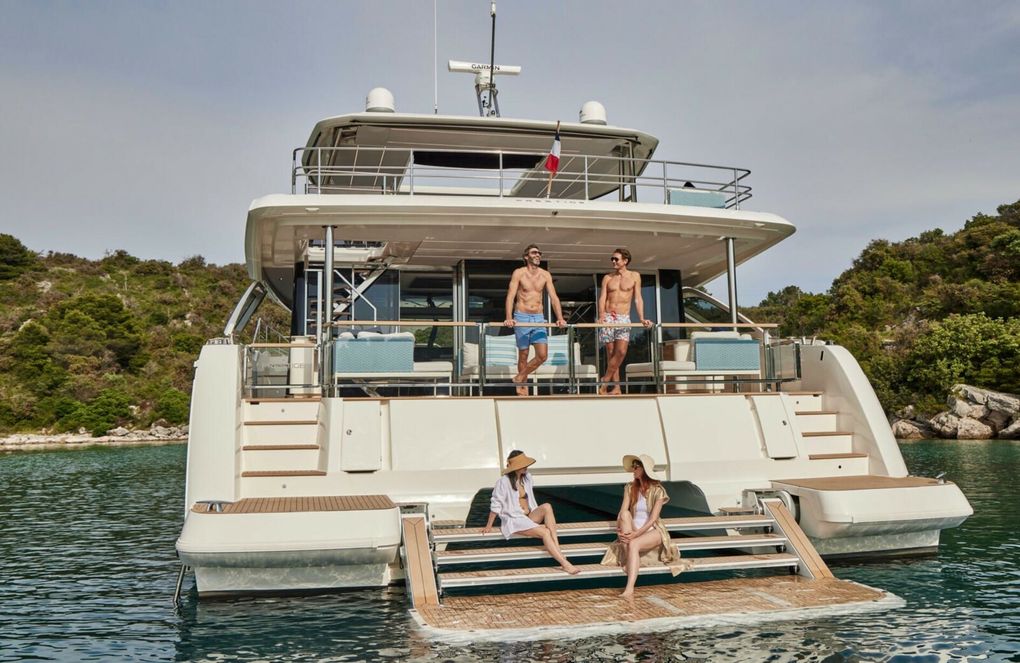 Prestige M8, un motoryacht catamaran de 65 pieds qui joue gros
