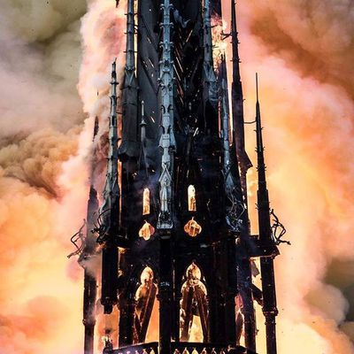 MAJ - PARIS : Notre Dame et la chrétienté dans la mire des élites + The simpsons (Tous les codes et prédictions de cette série se réalisent.)