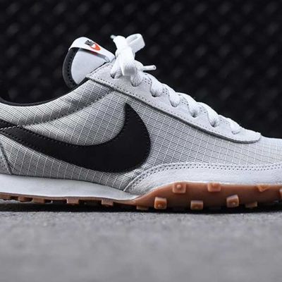 CHAUSSE VITE TES NIKE POUR NE PAS TE GAUFRER