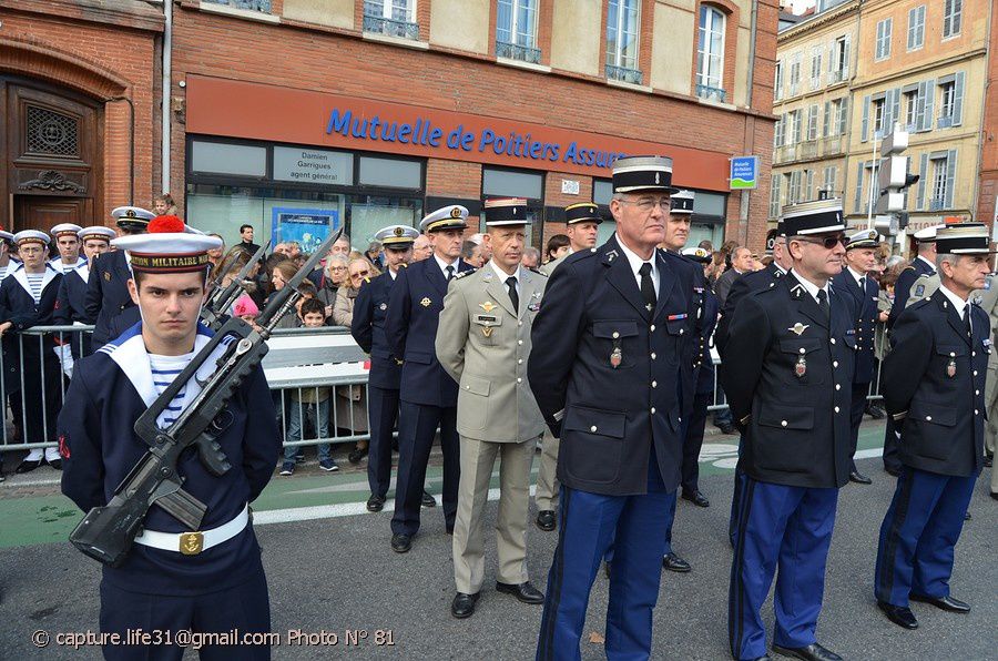 Porte folio de la PMMN qui faisait sa première sortie en uniforme.