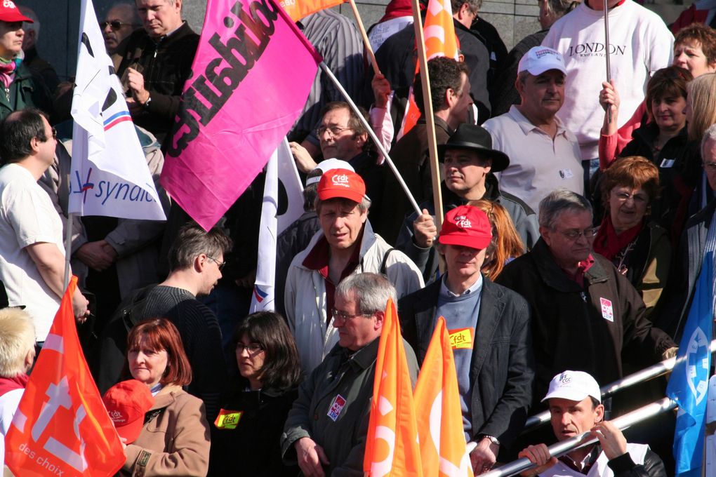 Les personnels de HP, EDS, IBM, Bull et Ilog, à l'appel des syndicats CFDT, CFE-CGC, CFTC, CGT, FO, SUD, UNSA.