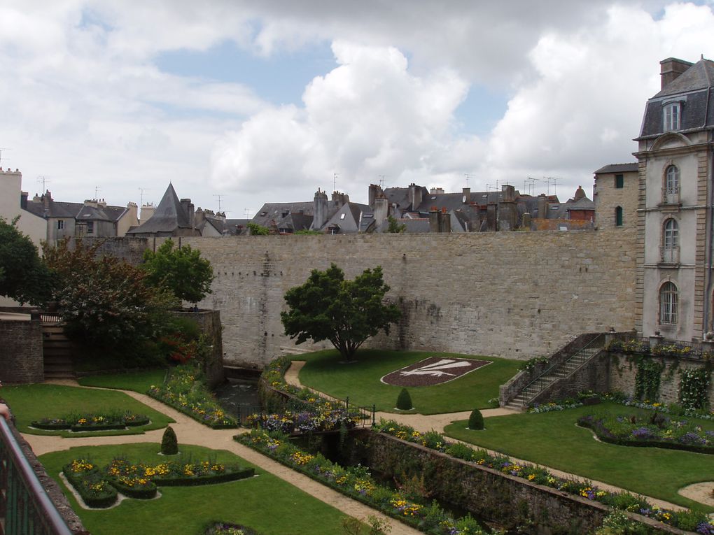 vannes, prefecture du morbihan, 
ville fortifiée à l'ambiance extraordinaire

