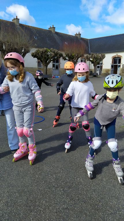 Les élèves en rollers au Loch!