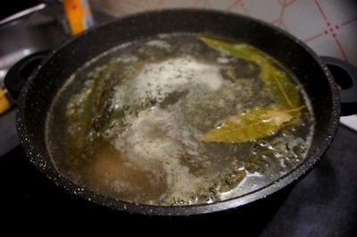 Bouillon de cuisson de la langue de boeuf