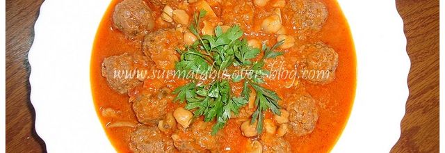 Boulettes d'Agneau en Sauce Rouge, Pois-Chiche et Champignons
