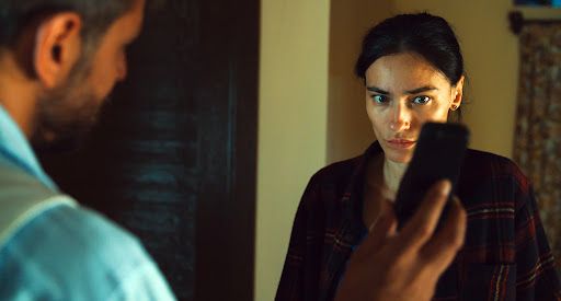 Confidente (2025) Cagla Zencirci Guillaume Giovanetti