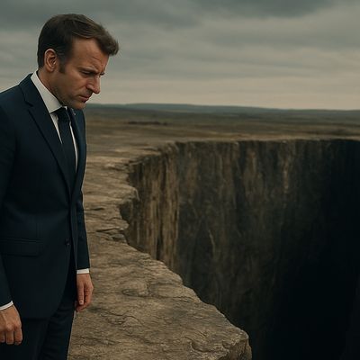 MACRON? AU TOMBEAU DANS LE GOUFFRE DEVANT TOI ! 