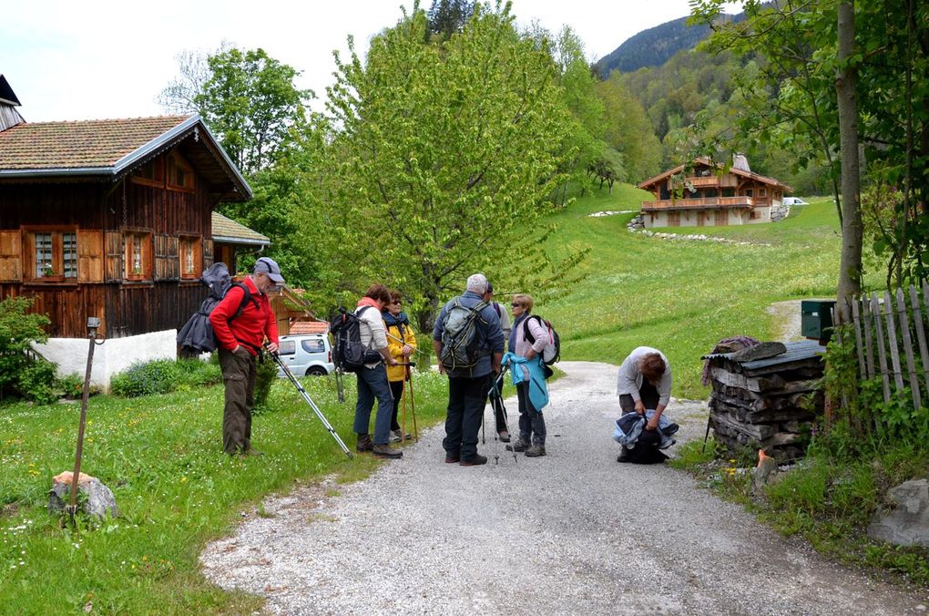 Premierjour : Le village de Bionnassay, sous l'aiguille de Bionnassay.