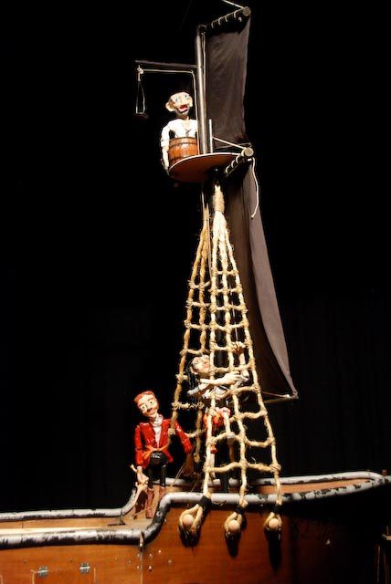 Marionnettes et photos des marionnettes Christian Bodart, de la compagnie Yapuka de Dunkerque pour le projet disponible à partir d'avril 2014, où 3 pirates déambuleront sur leur bateau, le black poulpe