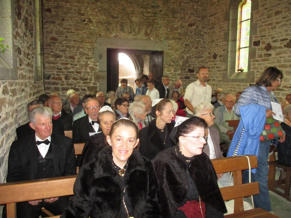  Le Mené (Saint-Gilles-du-Mené) Le Pardon à La Hutte, dimanche