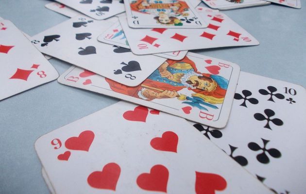 "La vie ne consiste pas à avoir de bonnes cartes en main , mais à bien jouer celles qu'on a."Josh Billings