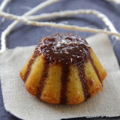 Petits cakes à la coco glaçage au café [mon blog a 5 ans]