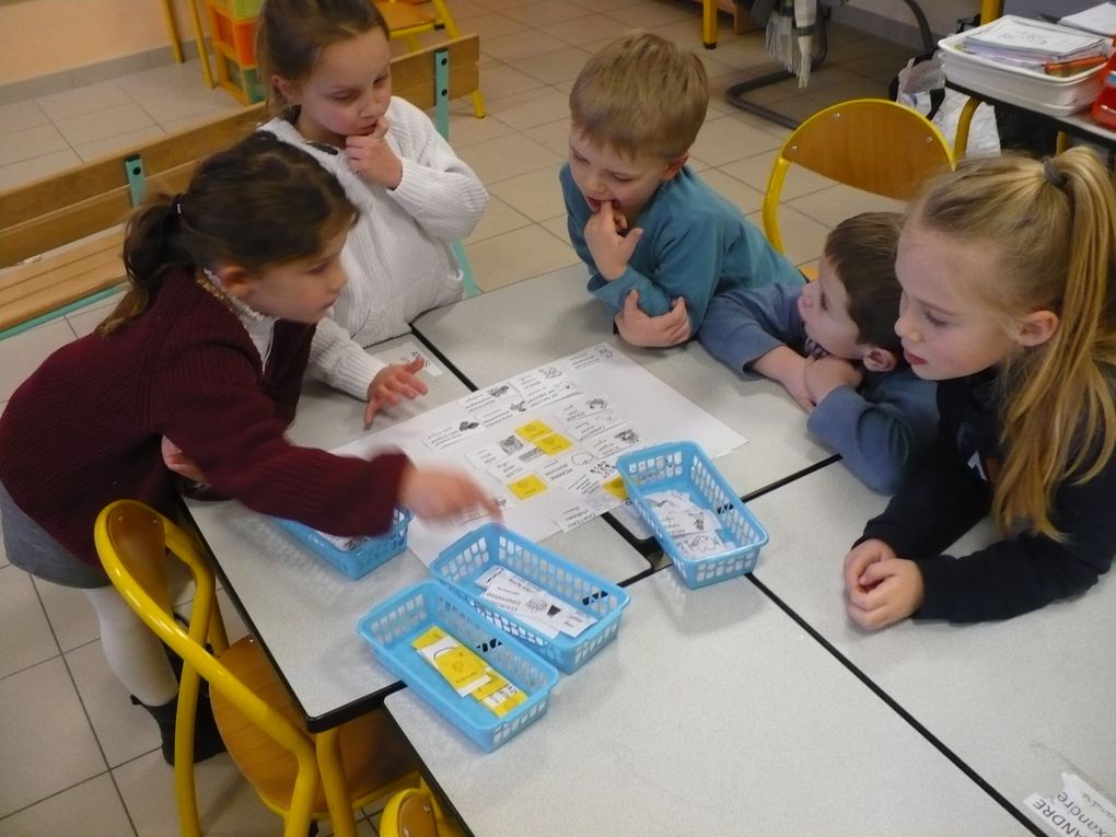  Les élèves de GS en pleine production d'écrits !