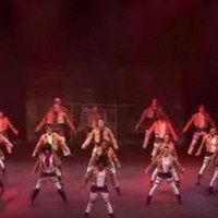 Un grupo homenaxea a Shingeki non Kyojin nunha competición de baile