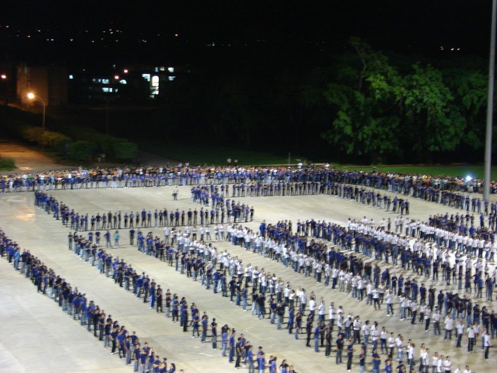 Imágenes de la Rueda de Casino Más Grande del Mundo en la Plaza Niemeyer de la UCI, Cuba, en homenaje a los 5 Héroes Prisioneros en el EEUU.