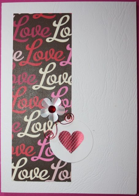 Quelques cartes réalisées en 2012 qui peuvent être offertes soit pour la Saint Valentin soit pour les anniversaires de mariage, pacs, rencontre.... Bref toutes les occasions sont bonnes pour dire à son chéri (ou à sa chérie) qu'on l'aime !!!