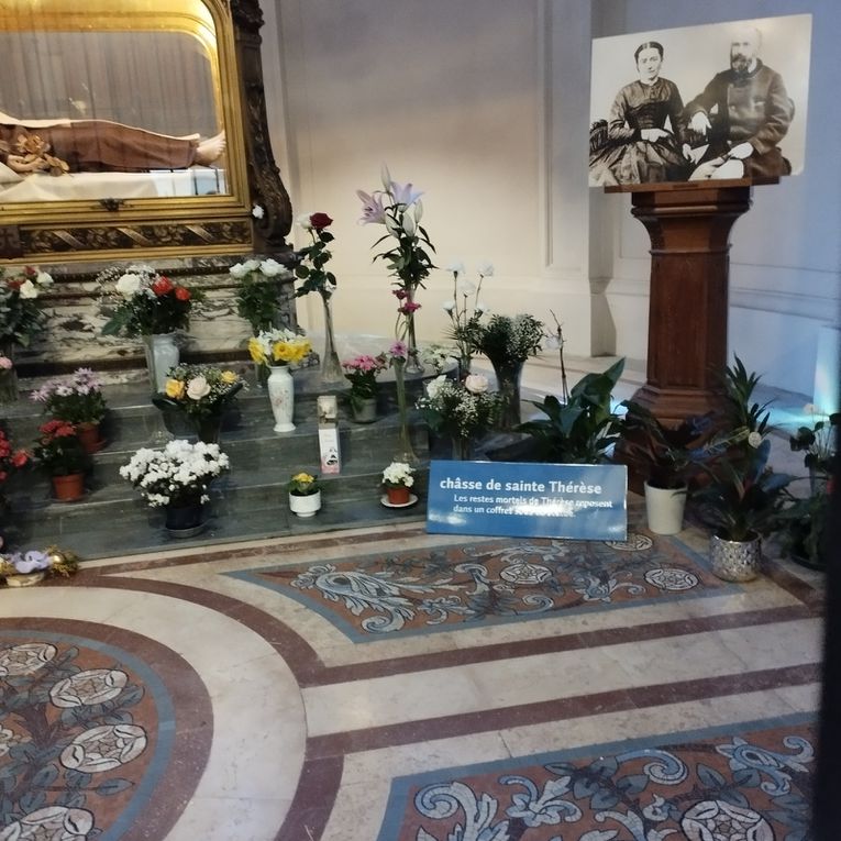 Sainte Thérèse de Lisieux - Dans le couvent du Carmel, lieu de son repos -  Une photo de Louis et Zélie Martin - les habits des carmélites à l'époque de Thérès