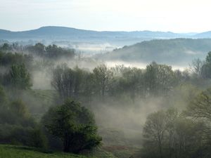 Matin brumeux sur le bas Couserans Ariège Pyrénées