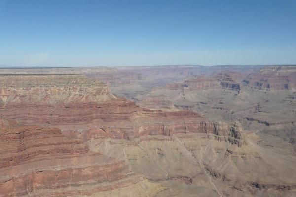 Je me suis offert un survol du Grand Canyon en hélicoptère. Pour un premier vol en hélicoptère, c'était magnifique.