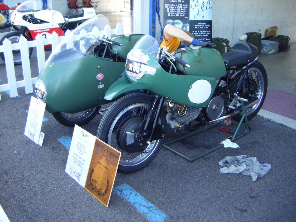 Les coupes moto légende ont eu lieu le week-end du 30 et 31 Mai 2009.
Voiçi 2 albums photo concernant un panache de motos de 1900 à 1990.QUE DU BONHEUR!
Félicitations à toute l'équipe de MOTO LEGENDE.Cliquez sur les 2 albums photos.VINCENTEAM