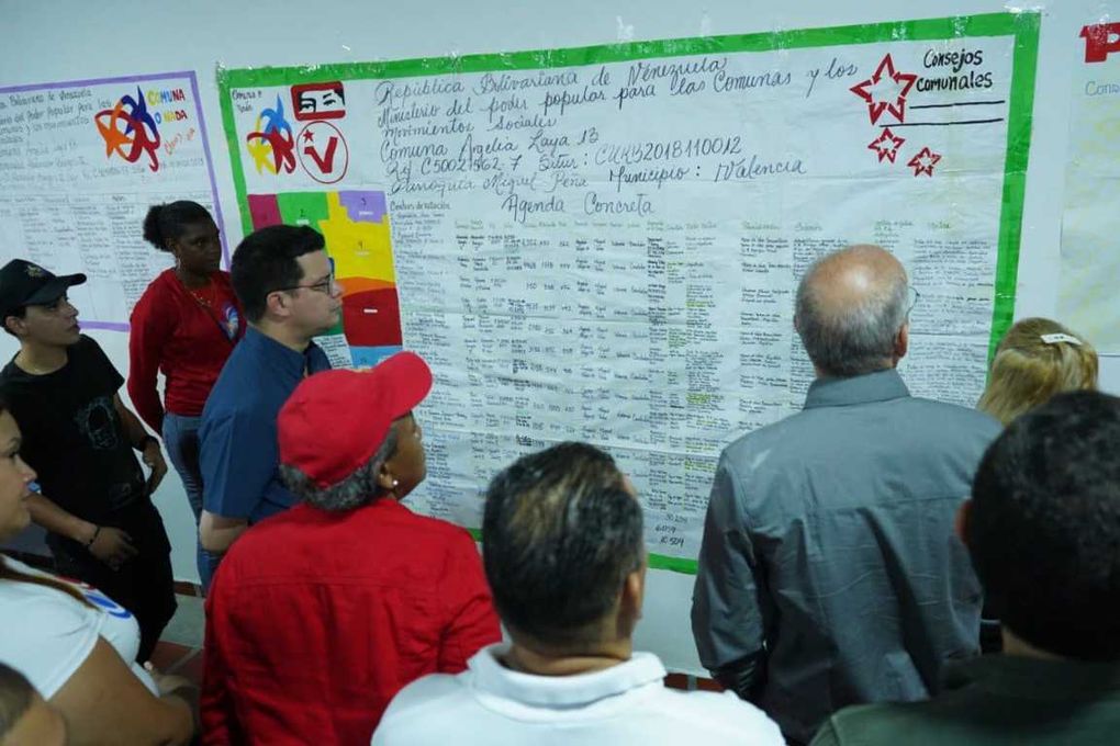 Vicepresidente sectorial Ricardo Menéndez y alcalde Fuenmayor debatieron con la Comuna Argelia Laya de Valencia