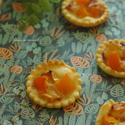 Tartelettes abricots, chèvre, miel et romarin