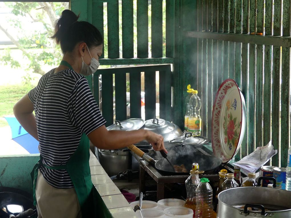 Cham Krajai Kitchen, restaurant à Takian Tiah