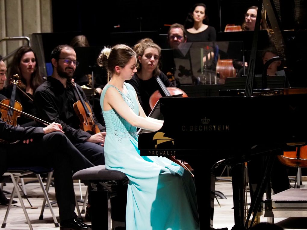 Eve-Melody Salom Concerto Schumann     ©Stéphane Floreani & JPG