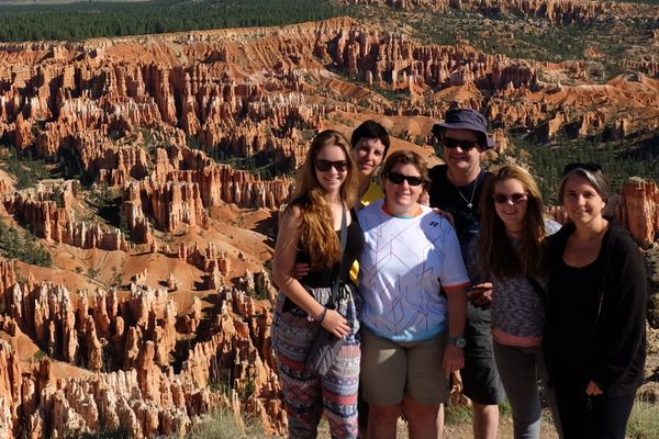 Tout le groupe devant l'amphithêatre de Bryce