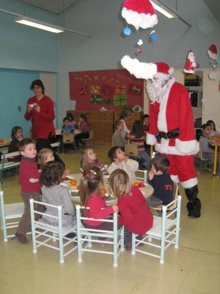 La venue du père Noël à l'école, le gouter de Noël