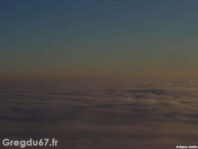 Voici la magnifique mer de nuages que j'ai pu photographier et filmer un vendredi 21 décembre 2007 vers 8 heure 30. 