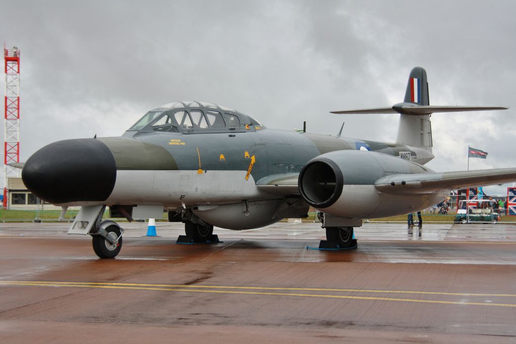 Quelques appareils au statique. Seulement des avions, les voilures tournantes feront l'objet du prochain album.