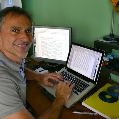 Écrivain, biographe, journaliste, coach