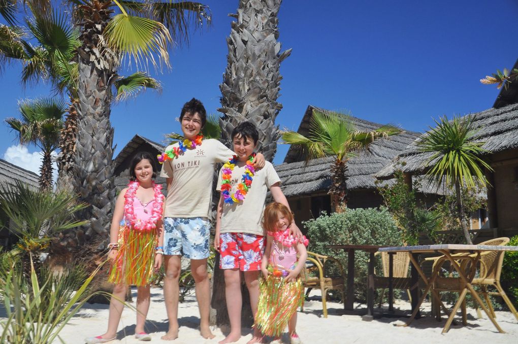 Voyage fabuleux et surnaturel dans la République du Kon Tiki... Village polynésien à 3km de St Tropez.
De notre hutte plantée sur la plage, à l'ombre des palmiers, nous avons vécu ces vacances de Pâques 2012 comme un rêve éveillé.