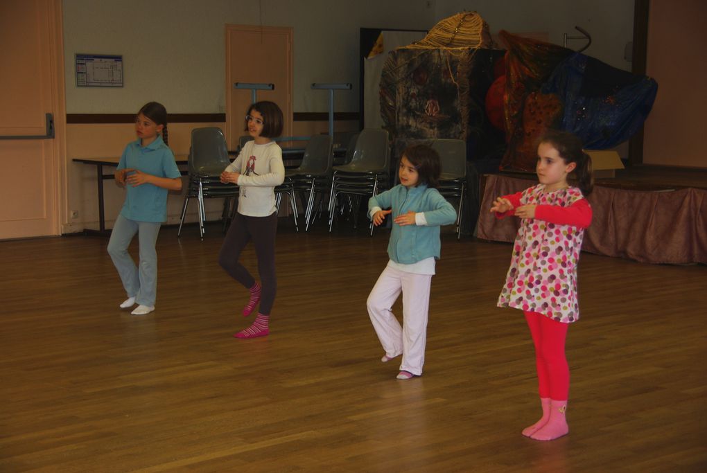 Album - 03-Stage-danse-balinaise-19-et-20-mars-2011