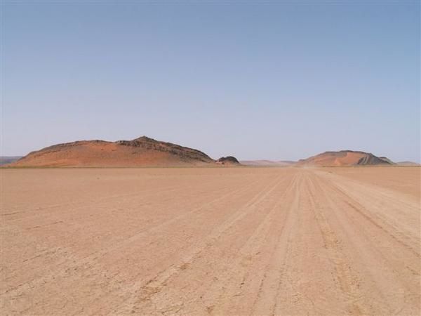 J'esp&egrave;re que ces photos prises lors de mon raid au Maroc en mars 2007 seront pour vous une invitation&nbsp;au voyage&nbsp;: vall&eacute;e du Draa, Jbel Sahro, dunes de Chigaga, lac Iriki . . .