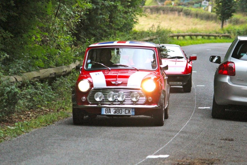 rallye cartoraphique artois lys 2012
la grange au damier st venant anciennes mg porsche alpine ferrari r8 simca alfa caterham lotus