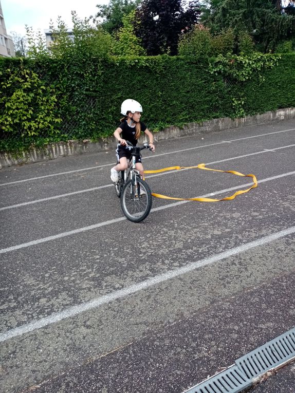 Quelques photos de nos entraînements vélos au stade avant nos exploits sur le bord du canal !