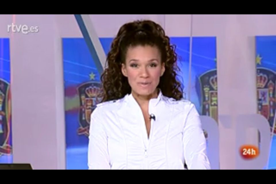 [2012 06 06] DESIREE NDJAMBO - CANAL 24H - TELEDIARIO MATINAL @06H55